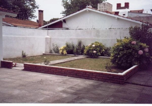 3 Ambientes con Garage y Cochera para 2 Autos - A 1 cuadra del mar - a 2 cuadras del centro - Casa/Chalet en Mar de Ajó