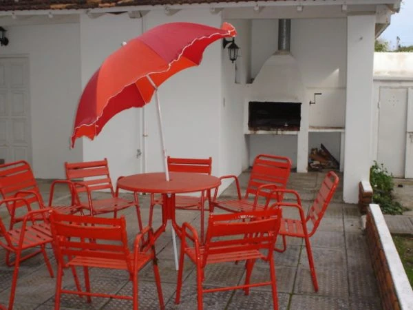 3 Ambientes con Garage y Cochera para 2 Autos - A 1 cuadra del mar - a 2 cuadras del centro - Casa/Chalet en Mar de Ajó