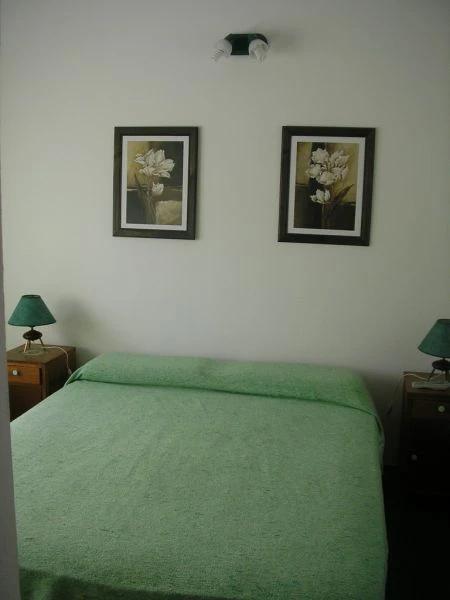 2½ Ambientes - Entrada de Auto - Amplio Terreno - A 5 cuadras de la playa - a 2 cuadras de la terminal de omnibus - Casa/Chalet en La Lucila del Mar