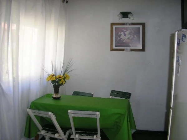 2½ Ambientes - Entrada de Auto - Amplio Terreno - A 5 cuadras de la playa - a 2 cuadras de la terminal de omnibus - Casa/Chalet en La Lucila del Mar