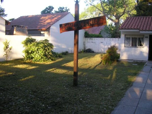 2½ Ambientes - Entrada de Auto - Amplio Terreno - A 5 cuadras de la playa - a 2 cuadras de la terminal de omnibus - Casa/Chalet en La Lucila del Mar