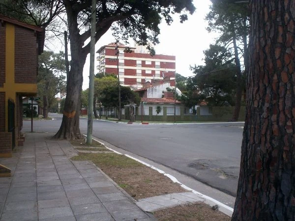 3 Ambientes - Totalmente Equipado - Gran Confort - Barrio Norte - Zona arbolada - a 3 cuadras de la playa - a 4 cuadras de Av. San Bernardo - Dúplex/Tríplex en San Bernardo
