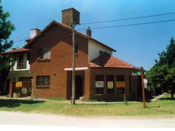 4 Ambientes - Guarda Coche con porton de Rejas - A 7 cuadras de la playa - a 3 cuadras de la plaza - a 3 cuadras del supermercado Disco - Casa/Chalet en San Bernardo