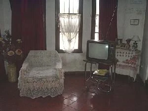 4 Ambientes - Guarda Coche con porton de Rejas - A 7 cuadras de la playa - a 3 cuadras de la plaza - a 3 cuadras del supermercado Disco - Casa/Chalet en San Bernardo