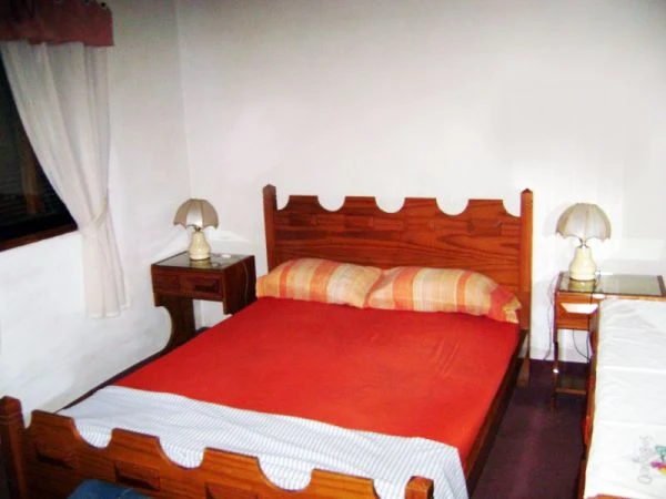 4 Ambientes - Guarda Coche con porton de Rejas - A 7 cuadras de la playa - a 3 cuadras de la plaza - a 3 cuadras del supermercado Disco - Casa/Chalet en San Bernardo