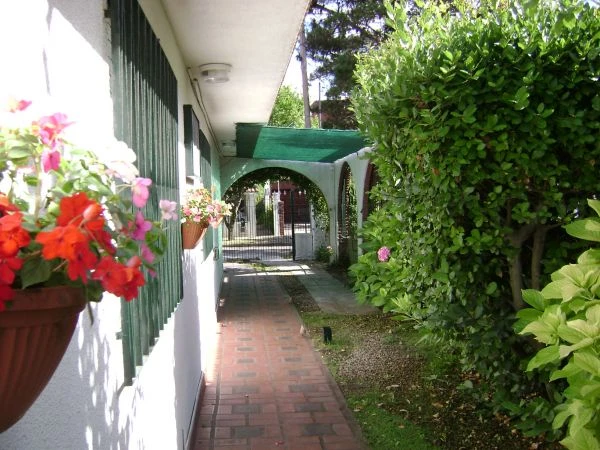 3 Ambientes - Amplio y Equipado - Barrio San Rafael - Entrada de Auto - A 2½ cuadras de la Playa - Casa/Chalet en Mar de Ajó