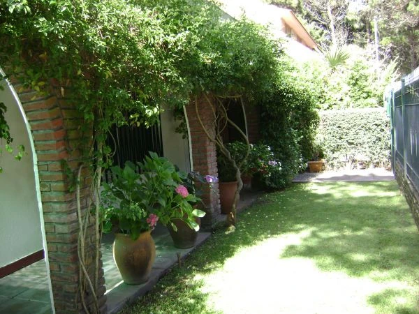 3 Ambientes - Amplio y Equipado - Barrio San Rafael - Entrada de Auto - A 2½ cuadras de la Playa - Casa/Chalet en Mar de Ajó