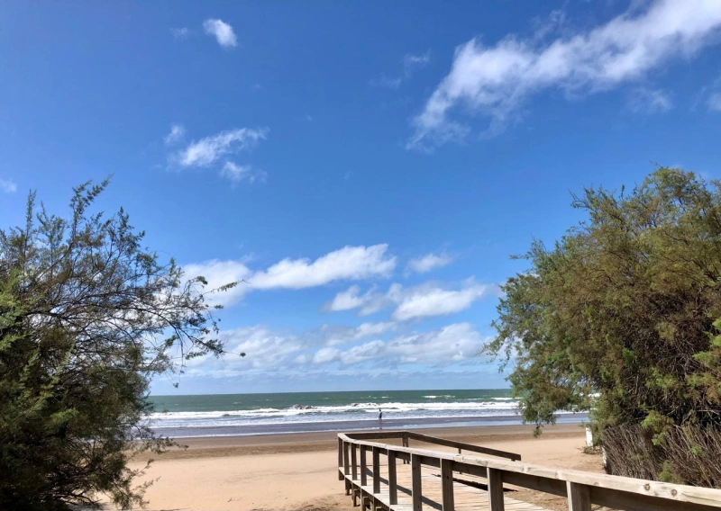 Complejo: 4 Ambientes - Entrada de Auto - Gran Confort - A 1½ cuadra del mar - a 1 cuadra del centro - Dúplex/Tríplex en Aguas Verdes