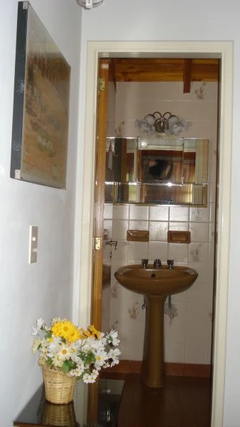 4 Ambientes de Categoría - Muy Comodo - Entrada para Auto Cerrada con Rejas Altas - Servicio de Blanco y Playa - a 6 cuadras del mar - Dúplex/Tríplex en San Bernardo