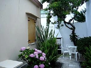 3 Ambientes en Contrafrente - Barrio San Rafael - A 3 cuadras de la playa - a 2 cuadras del centro - frente a la plaza del Automovil Club Argentino - Casa/Chalet en Mar de Ajó