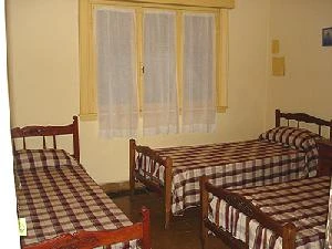 4 Ambientes - Barrio San Rafael - A 3 cuadras de la playa - a 2 cuadras del centro - frente a la plaza del Automovil Club Argentino - Casa/Chalet en Mar de Ajó