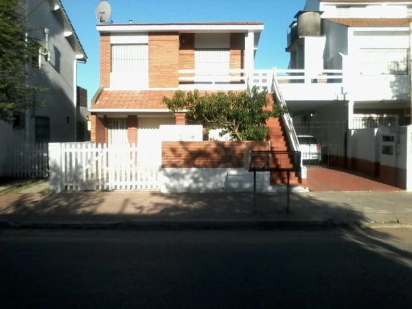 Complejo: 3 Ambientes en Zona Tranquila - Entrada para Auto - A 3 cuadras del mar - a 7 cuadras del centro - Departamento en Mar de Ajó