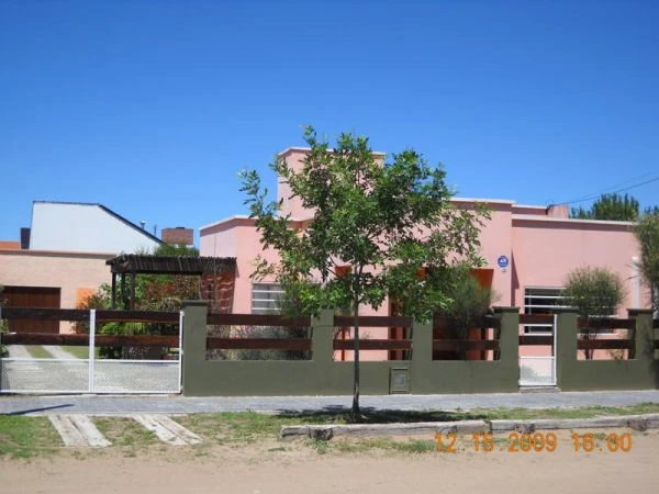 4 Ambientes - Garage Cerrado - Amplio Lugar Social - Distinguido Amoblamiento - A 4 cuadras del mar - Casa/Chalet en La Lucila del Mar