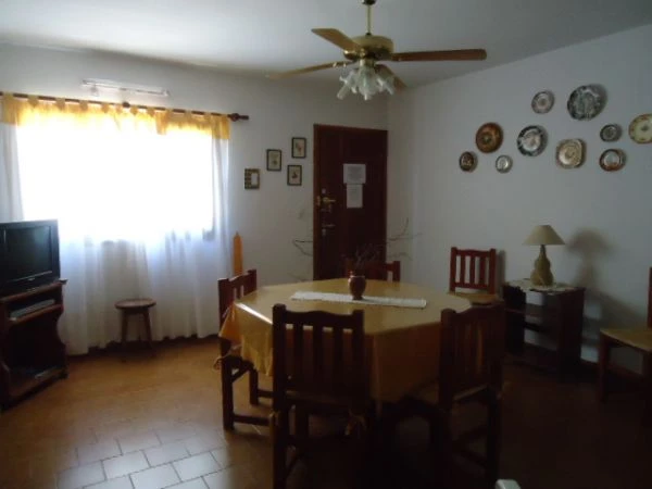 3 Ambientes Confortables - Entrada de Garage Independiente - A 5 cuadras del mar - a 5 cuadras del centro - a 1 cuadra de Av. San Martín - Dúplex/Tríplex en San Clemente