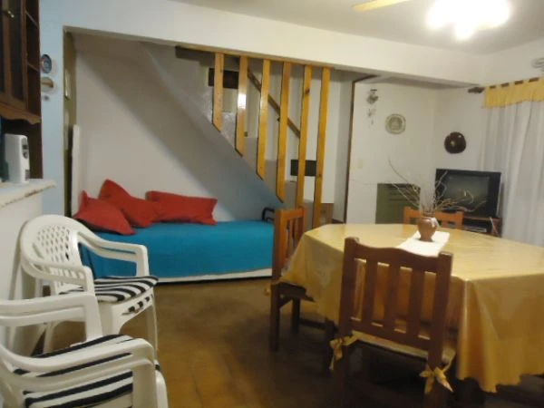 3 Ambientes Confortables - Entrada de Garage Independiente - A 5 cuadras del mar - a 5 cuadras del centro - a 1 cuadra de Av. San Martín - Dúplex/Tríplex en San Clemente