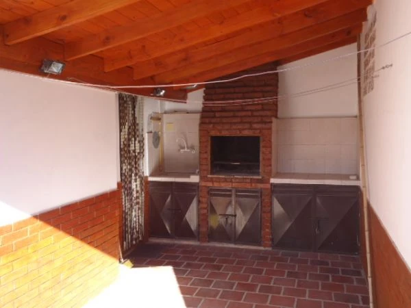 3 Ambientes Confortables - Entrada de Garage Independiente - A 5 cuadras del mar - a 5 cuadras del centro - a 1 cuadra de Av. San Martín - Dúplex/Tríplex en San Clemente
