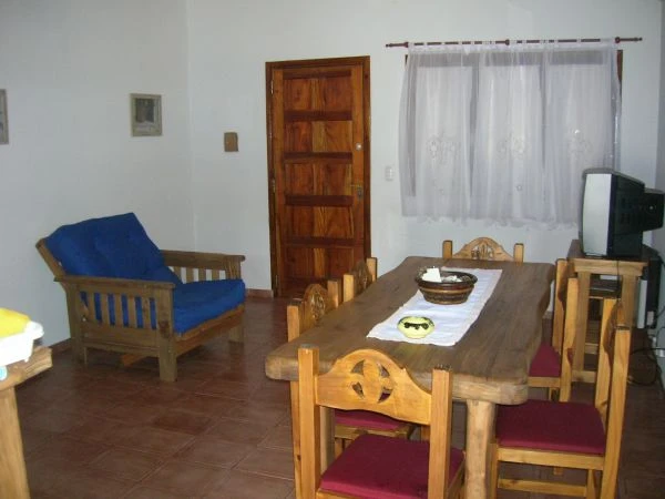 3 Ambientes - Impecable Estado - Zona muy Tranquila - a 4 cuadras del mar - a 2 cuadras de la plaza - a 3 cuadras de la terminal de ómnibus - Casa/Chalet en La Lucila del Mar