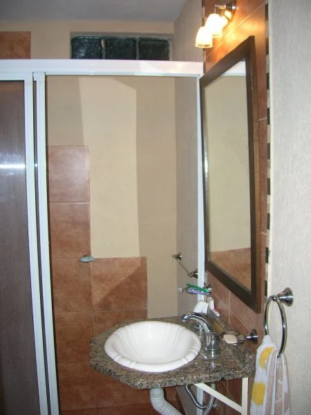 3 Ambientes - Impecable Estado - Zona muy Tranquila - a 4 cuadras del mar - a 2 cuadras de la plaza - a 3 cuadras de la terminal de ómnibus - Casa/Chalet en La Lucila del Mar