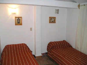 4 Ambientes Muy Comodos - Entrada de Auto - Zona Muy Tranquila - A 4 cuadras del mar - a 8 cuadras del centro de La Lucila del Mar - Casa/Chalet en Costa Azul