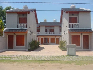 3 Ambientes - Balcon a la Calle - Atendidos por sus Dueños - Entrada para Autos - A 3½ cuadras del mar - a 7 cuadras del centro - Dúplex/Tríplex en Mar de Ajó