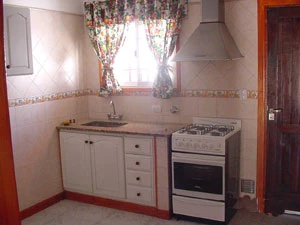 3 Ambientes - Balcon a la Calle - Atendidos por sus Dueños - Entrada para Autos - A 3½ cuadras del mar - a 7 cuadras del centro - Dúplex/Tríplex en Mar de Ajó
