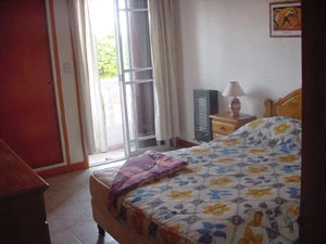 3 Ambientes - Balcon a la Calle - Atendidos por sus Dueños - Entrada para Autos - A 3½ cuadras del mar - a 7 cuadras del centro - Dúplex/Tríplex en Mar de Ajó