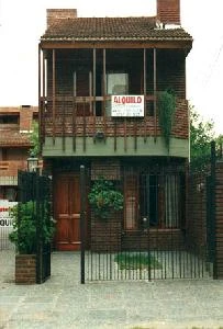 4 Ambientes de Categoría - Zona Residencial Arbolada - Garage con Rejas - A 1 cuadra de Av. San Bernardo - a 5 cuadras del mar - Dúplex/Tríplex en San Bernardo