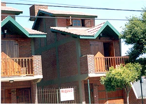 4 Ambientes con Entrada de Auto - Inmejorable Ubicación - A ½ cuadra del pinar - a 3 cuadras del mar - Dúplex/Tríplex en La Lucila del Mar
