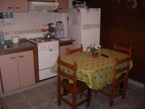 2 Ambientes - Muy Amplio - Cochera - Pleno Centro - Sobre Asfalto - A 2 cuadras del mar - Casa/Chalet en Costa Azul