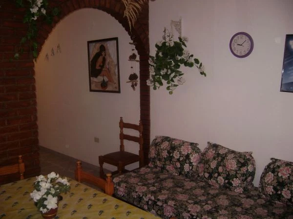 2 Ambientes - Muy Amplio - Cochera - Pleno Centro - Sobre Asfalto - A 2 cuadras del mar - Casa/Chalet en Costa Azul