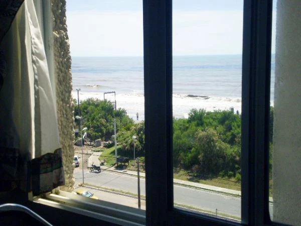 3 Ambientes con Cochera - Amplio en Muy Buen Estado - Cochera Fija y Cubierta - Excelente ubicación - Frente al mar - Departamento en La Lucila del Mar