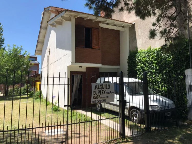 4 Ambientes - Estacionamiento con Rejas - A 5 cuadras del mar - Dúplex/Tríplex en Costa Azul