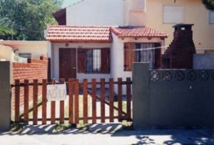 3 Ambientes - Excelente Ubicación - Cochera Descubierta - A 2 cuadras del mar - Casa/Chalet en Costa Azul