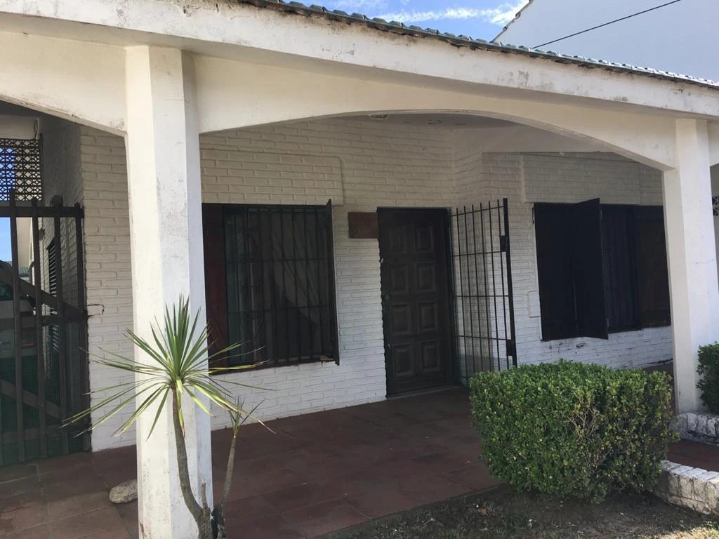 4 Ambientes con Garage Cubierto - Muy Luminoso y Amplio - A metros del mar - Casa/Chalet en Mar del Tuyú