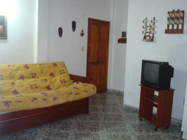 Excelente - 2 Ambientes Amplios en 2do Piso al Frente - Balcon a la Calle - Pleno centro - Departamento en San Bernardo
