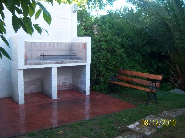 Monoambiente por Escalera - Garage - A 5 cuadras de la terminal de omnibus - remiseria y colectivo local en la esquina - Departamento en Mar de Ajó