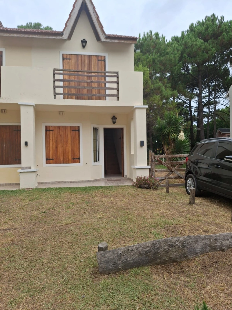 Parador Guaycuru - 3 Ambientes - Moderno Diseño - Estacionamiento Cubierto - A 2  cuadras del mar - a ½ cuadra de la calle principal - Dúplex/Tríplex en Aguas Verdes