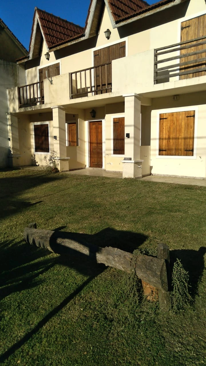 Parador Guaycuru - 3 Ambientes - Moderno Diseño - Estacionamiento Cubierto - A 2  cuadras del mar - a ½ cuadra de la calle principal - Dúplex/Tríplex en Aguas Verdes