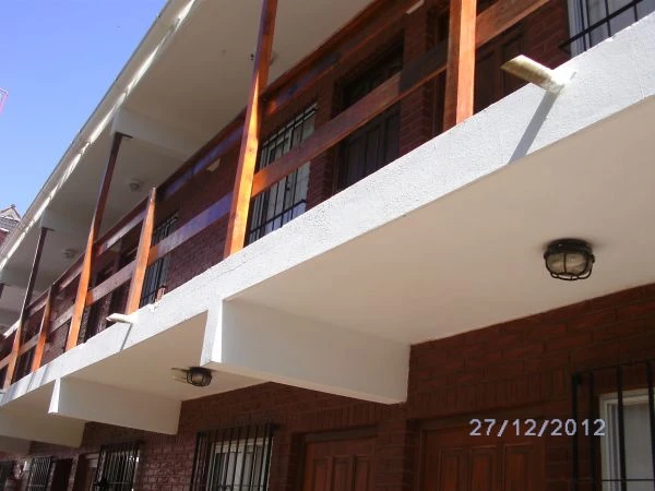 Habitaciones Para Jóvenes - Abierto Todo el Año - Amplio Estacionamiento - A 20 metros de los boliches - Departamento en San Bernardo