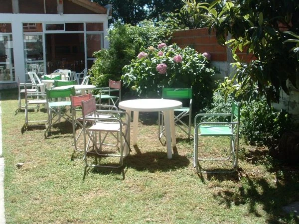 Habitaciones Para Jóvenes - Abierto Todo el Año - Amplio Estacionamiento - A 20 metros de los boliches - Departamento en San Bernardo
