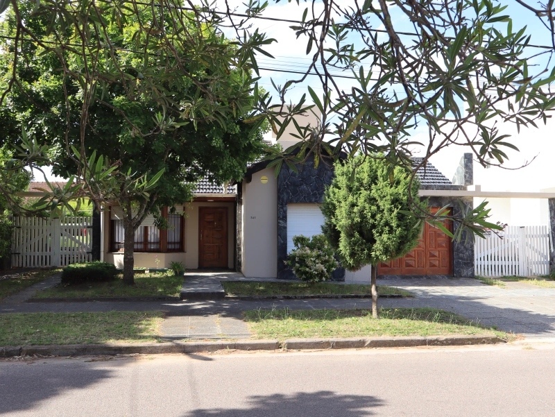 2 Ambientes - Estacionamiento - Barrio San Rafael - A 1 cuadra de la playa - Casa/Chalet en Mar de Ajó