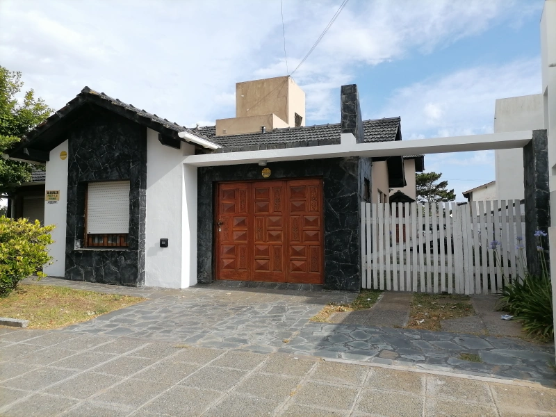 2 Ambientes - Estacionamiento - Barrio San Rafael - A 1 cuadra de la playa - Casa/Chalet en Mar de Ajó