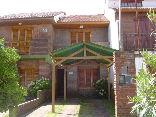 4 Ambientes - Perfecto Estado - Entrada de Auto - A ½ cuadra del mar - Dúplex/Tríplex en La Lucila del Mar