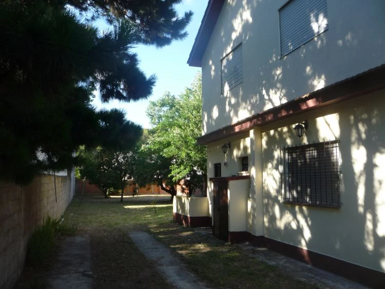 Complejo: Tipo Casa Bajo un Techo de Chalet - a 3 cuadras de la playa - Departamento en Mar del Tuyú
