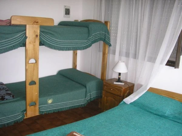 Complejo: Tipo Casa Bajo un Techo de Chalet - a 3 cuadras de la playa - Departamento en Mar del Tuyú