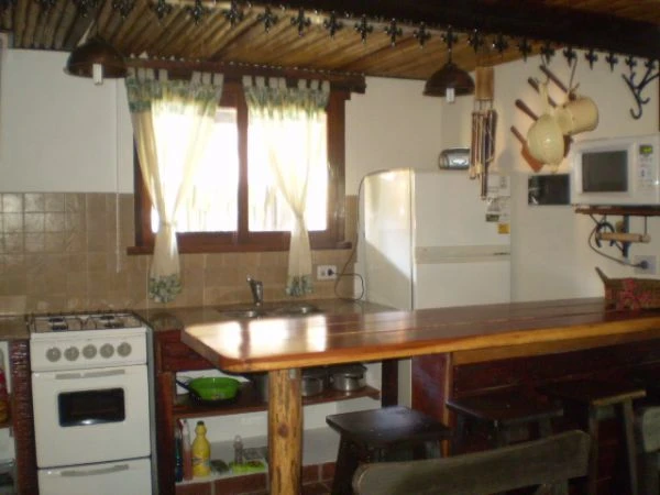 3 Ambientes en 2 Plantas - Entrada para Auto - Totalmente Equipada - Detalles de Buen Gusto - Un lugar tranquilo y apacible dentro del bosque - a 10 cuadras del mar - Cabaña en Costa del Este
