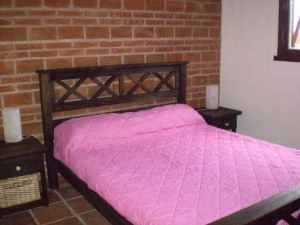 3 Ambientes en 2 Plantas - Entrada para Auto - Totalmente Equipada - Detalles de Buen Gusto - Un lugar tranquilo y apacible dentro del bosque - a 10 cuadras del mar - Cabaña en Costa del Este