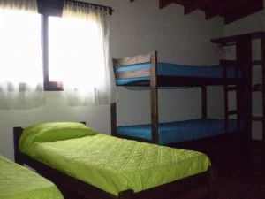 3 Ambientes en 2 Plantas - Entrada para Auto - Totalmente Equipada - Detalles de Buen Gusto - Un lugar tranquilo y apacible dentro del bosque - a 10 cuadras del mar - Cabaña en Costa del Este