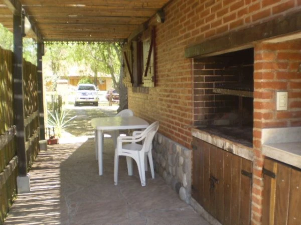 3 Ambientes en 2 Plantas - Entrada para Auto - Totalmente Equipada - Detalles de Buen Gusto - Un lugar tranquilo y apacible dentro del bosque - a 10 cuadras del mar - Cabaña en Costa del Este