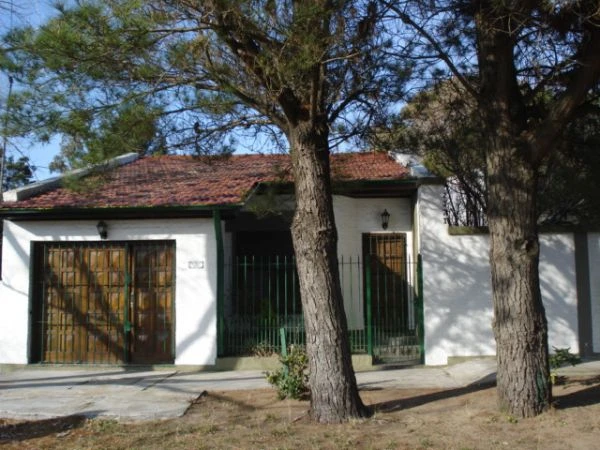 5 Ambientes en Excelente Estado - Cochera Cerrada y Descubierta - A 4 cuadras del mar - Casa/Chalet en Costa Azul